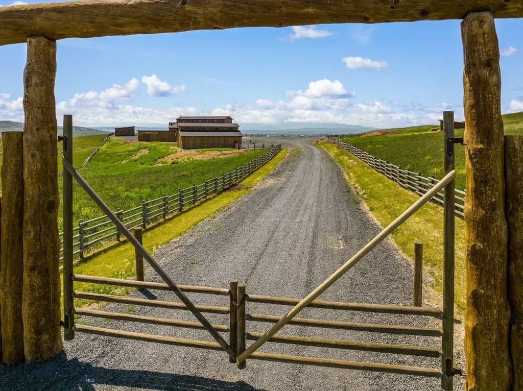 26 Dalesview Three Forks MT 59752