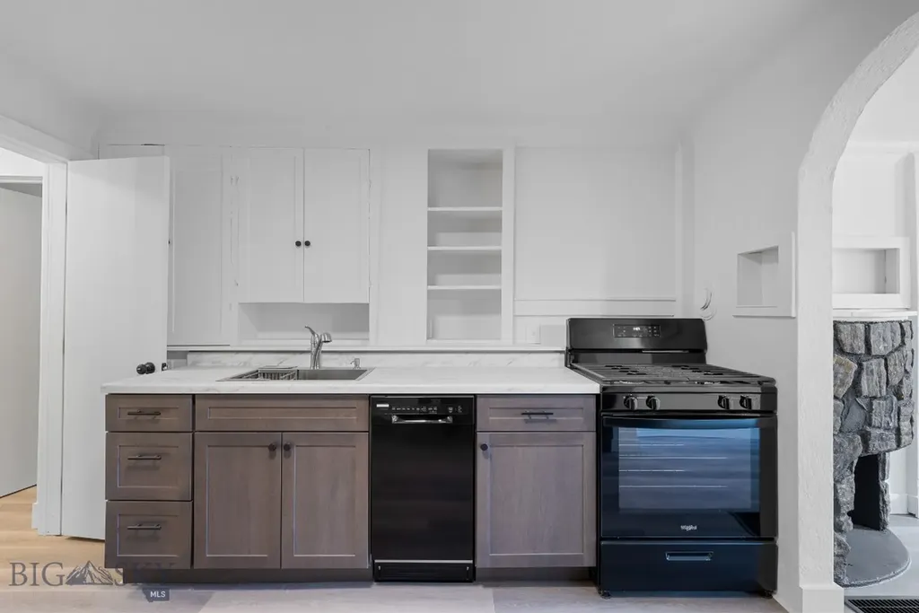 925 W Woolman Butte MT 59701