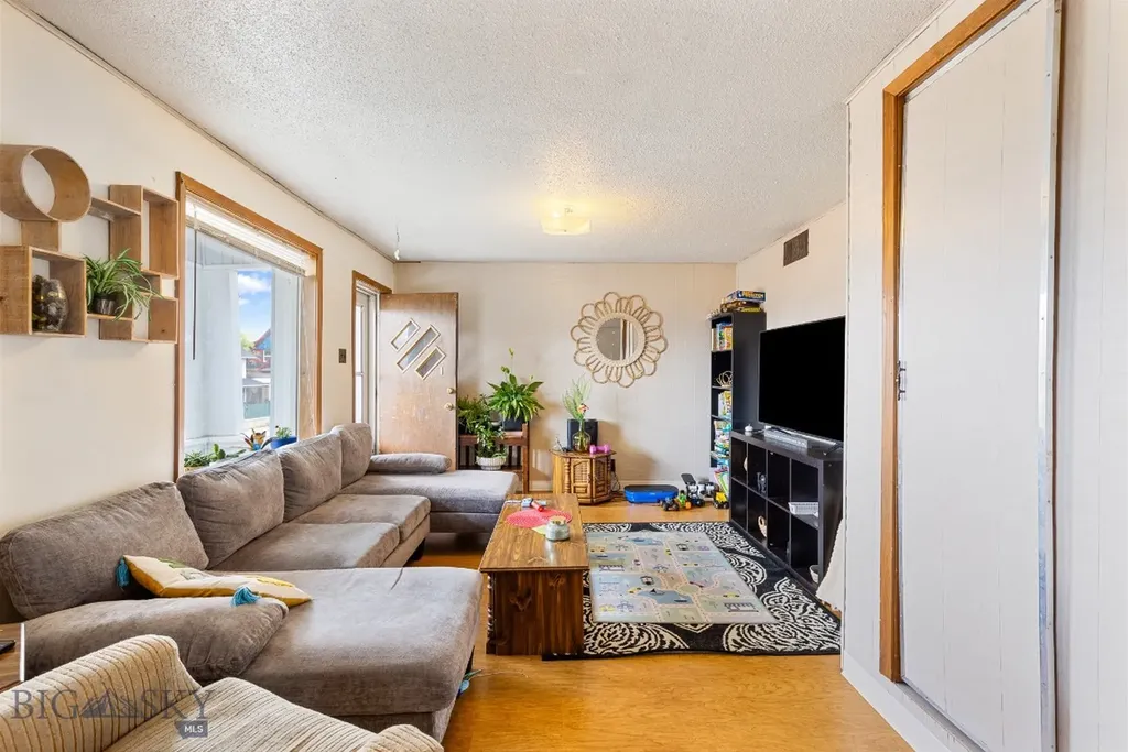 925 W Woolman Butte MT 59701