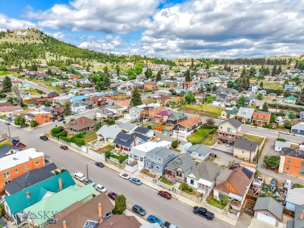 925 W Woolman Butte MT 59701