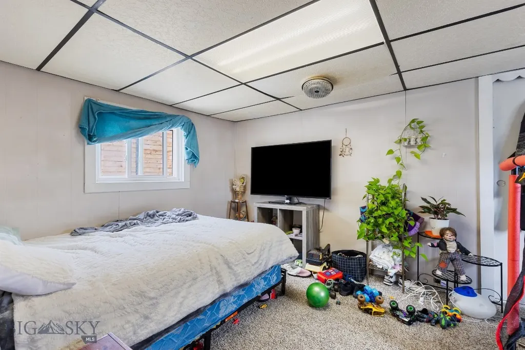 925 W Woolman Butte MT 59701