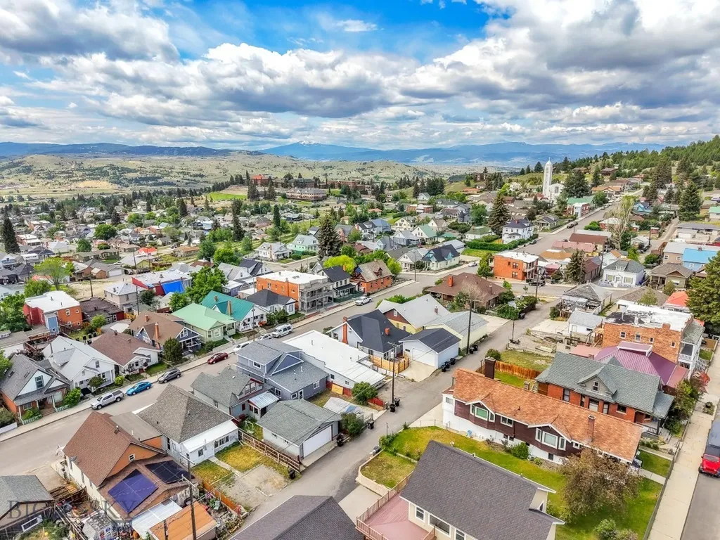 925 W Woolman Butte MT 59701