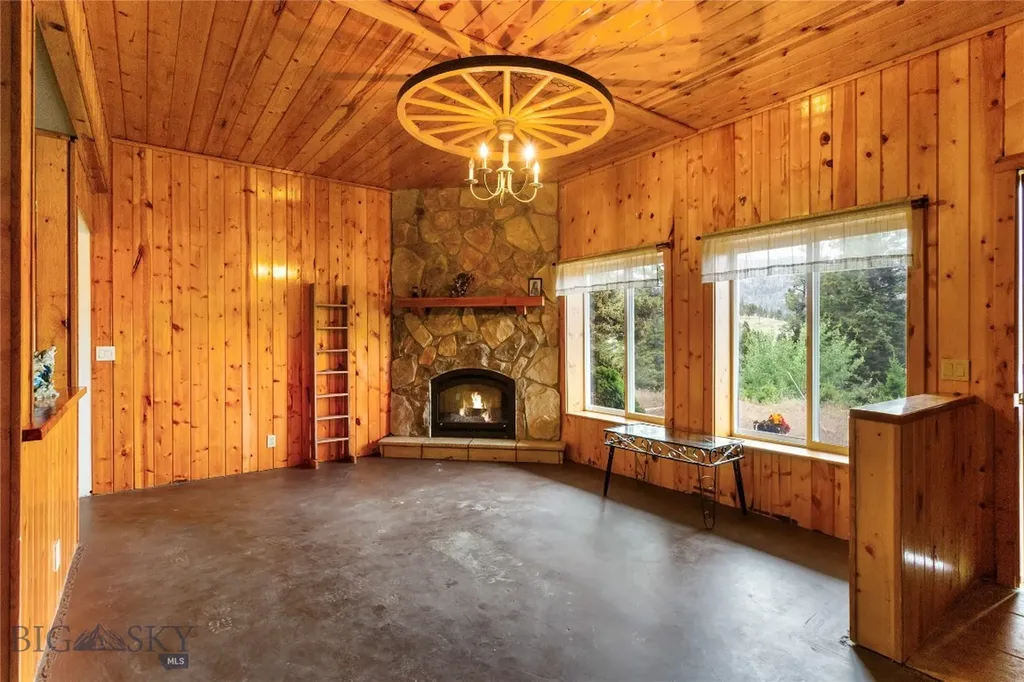 16 Friendspring Whitehall MT 59759