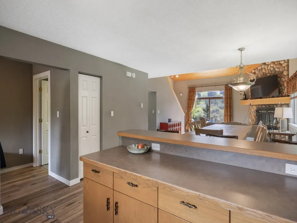 417 Firelight Big Sky MT 59716