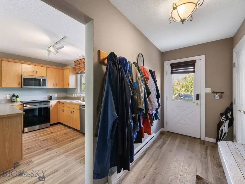 417 Firelight Big Sky MT 59716