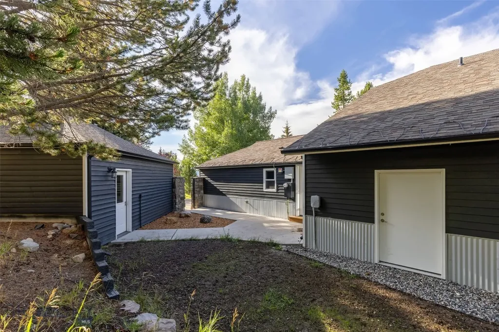 35 Northfork Road Big Sky MT 59716