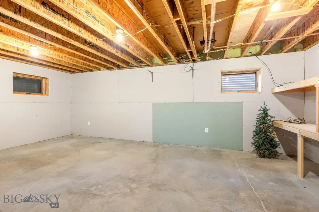 35 N Low Bench Road Gallatin Gateway MT 59730