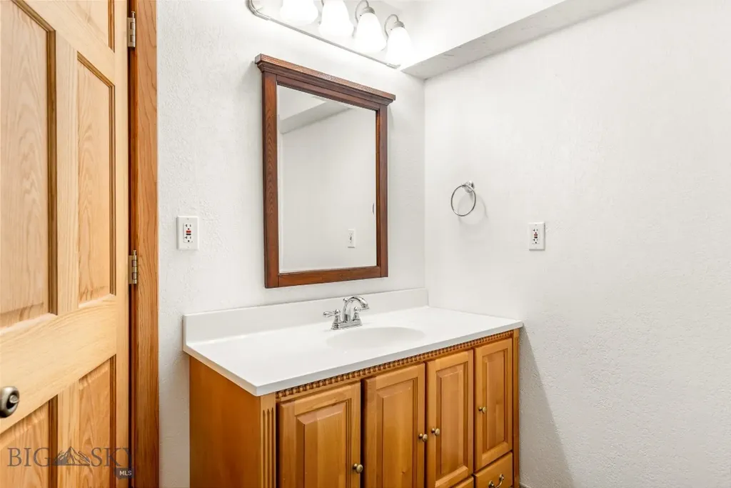 35 N Low Bench Road Gallatin Gateway MT 59730