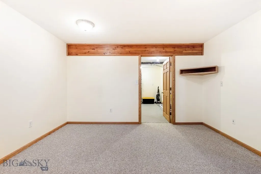 35 N Low Bench Road Gallatin Gateway MT 59730
