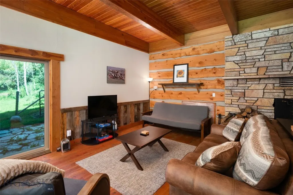 495 Jardine Road Gardiner MT 59030