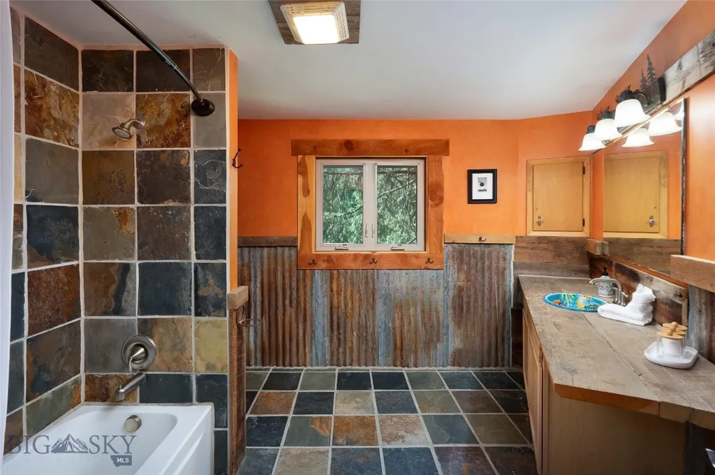 495 Jardine Road Gardiner MT 59030