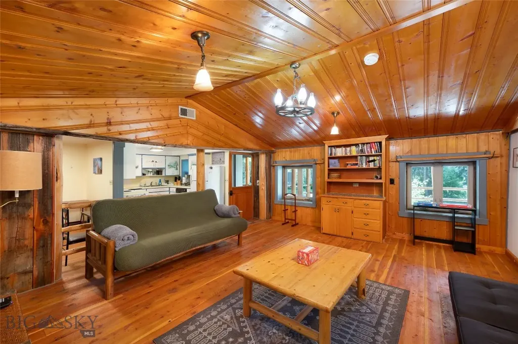 495 Jardine Road Gardiner MT 59030