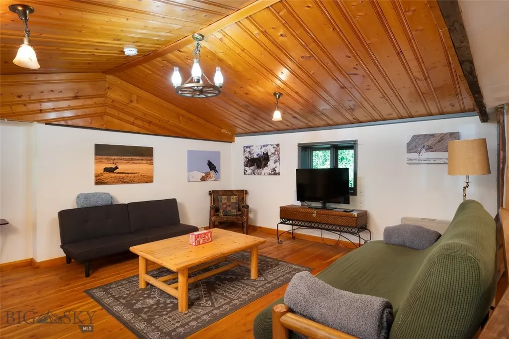 495 Jardine Road Gardiner MT 59030
