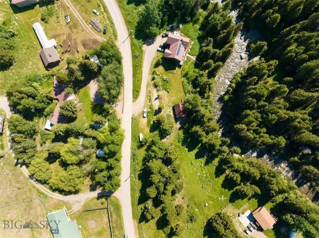 495 Jardine Road Gardiner MT 59030
