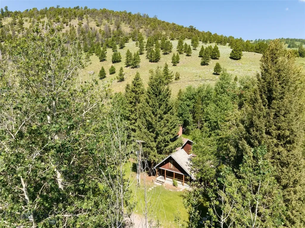 495 Jardine Road Gardiner MT 59030