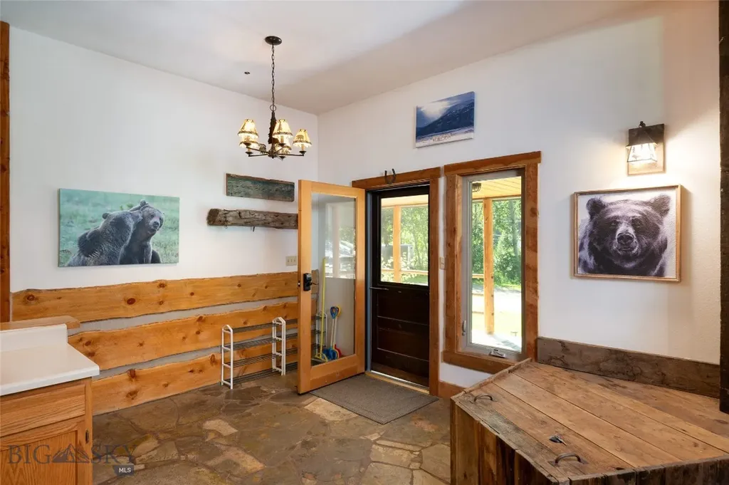 495 Jardine Road Gardiner MT 59030