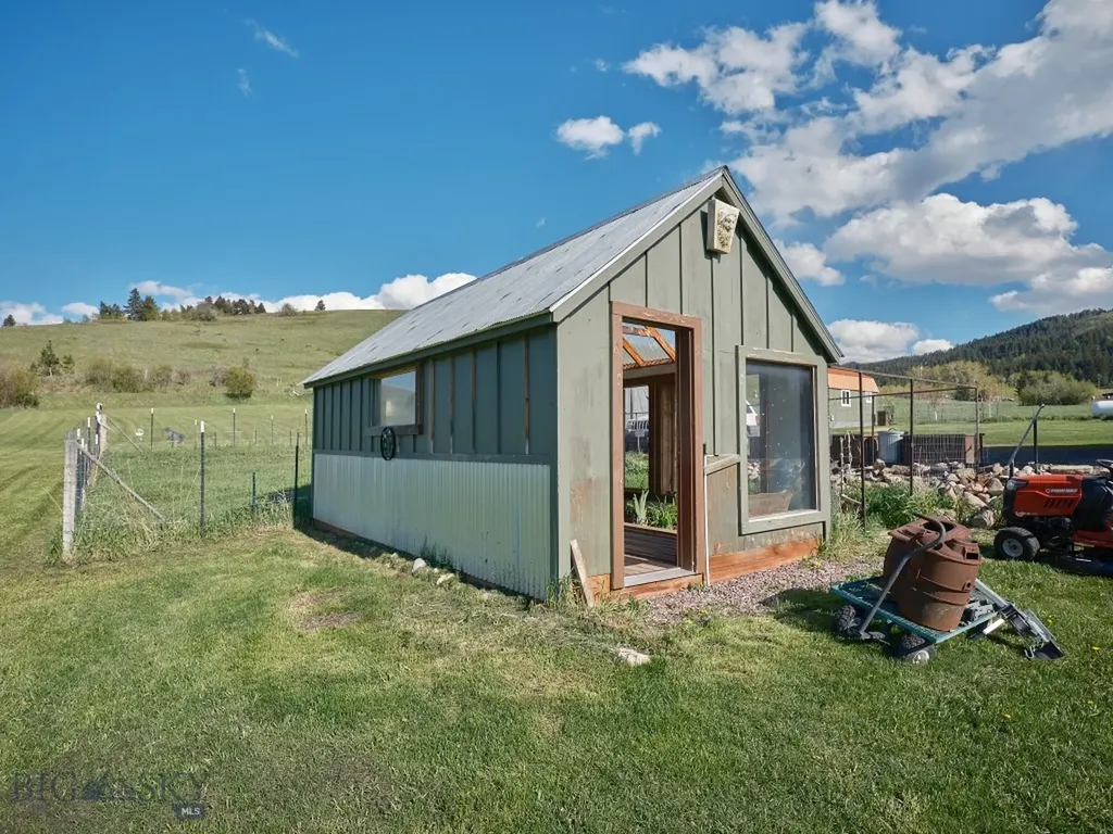 2178 Little Bear Road Gallatin Gateway MT 59730