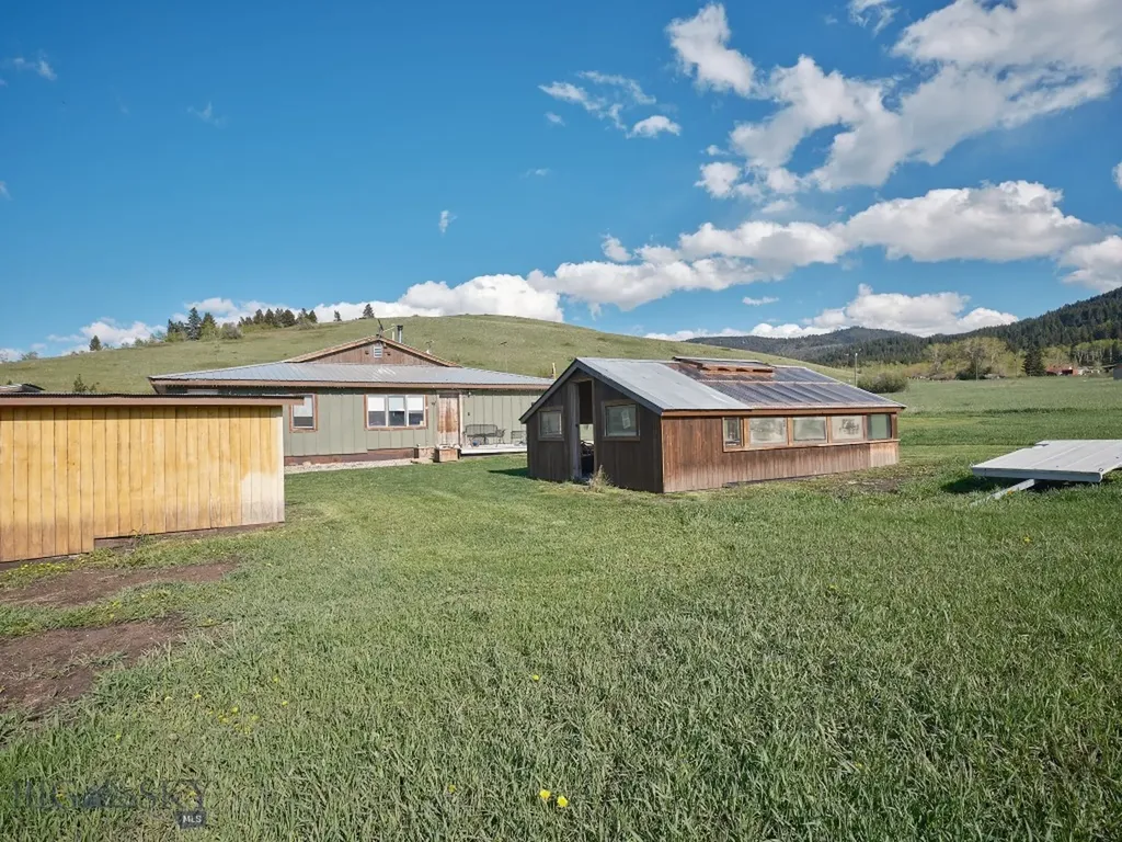 2178 Little Bear Road Gallatin Gateway MT 59730