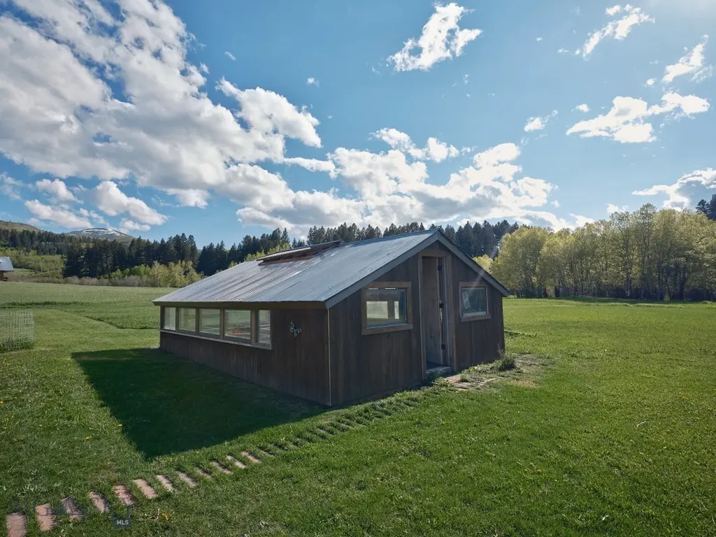 2178 Little Bear Road Gallatin Gateway MT 59730