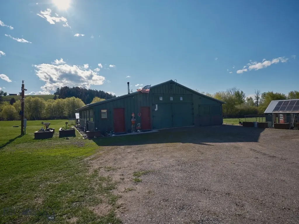 2178 Little Bear Road Gallatin Gateway MT 59730