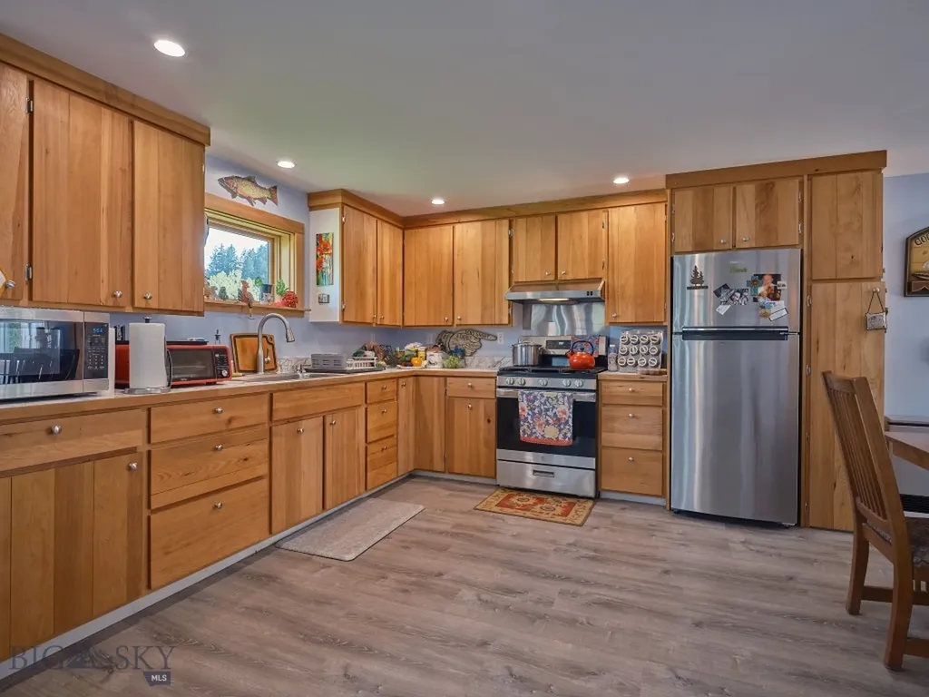 2178 Little Bear Road Gallatin Gateway MT 59730