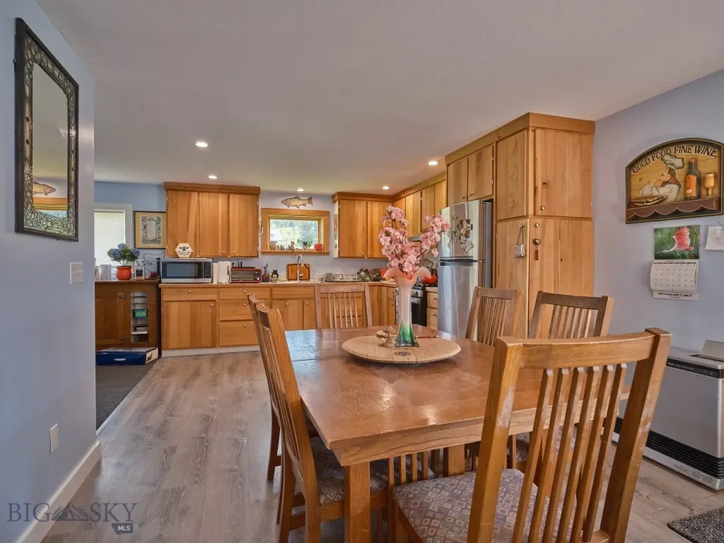 2178 Little Bear Road Gallatin Gateway MT 59730
