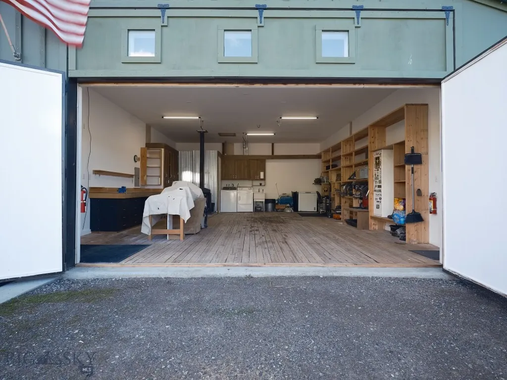 2178 Little Bear Road Gallatin Gateway MT 59730