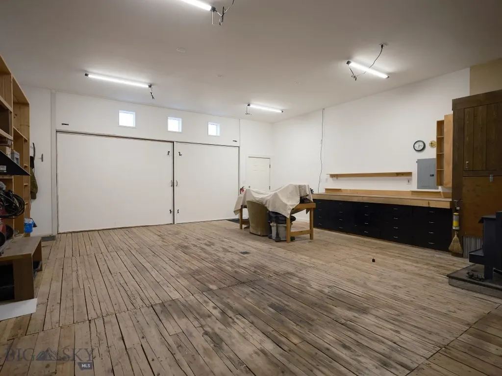 2178 Little Bear Road Gallatin Gateway MT 59730