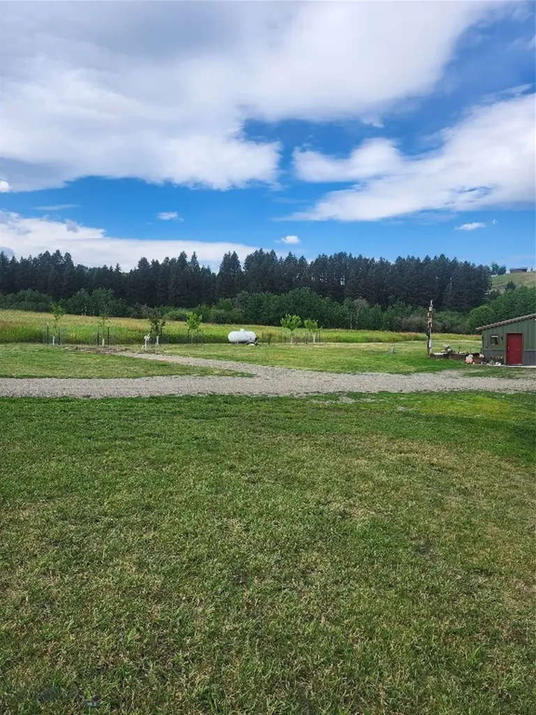 2178 Little Bear Road Gallatin Gateway MT 59730