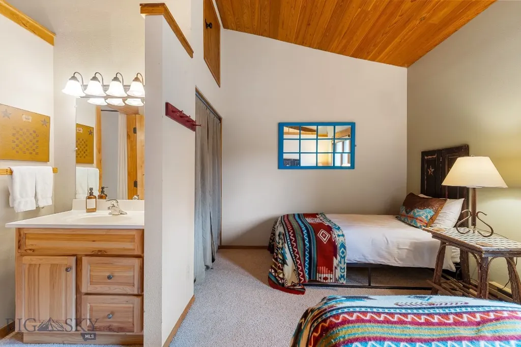 75 Rose Hip Circle Big Sky MT 59716