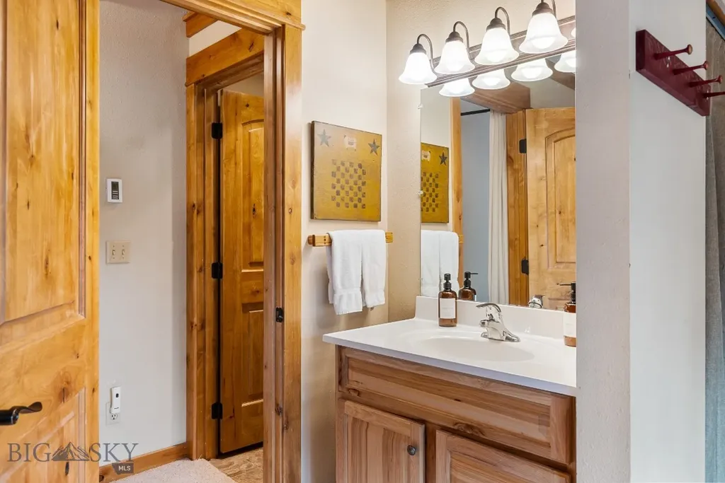 75 Rose Hip Circle Big Sky MT 59716