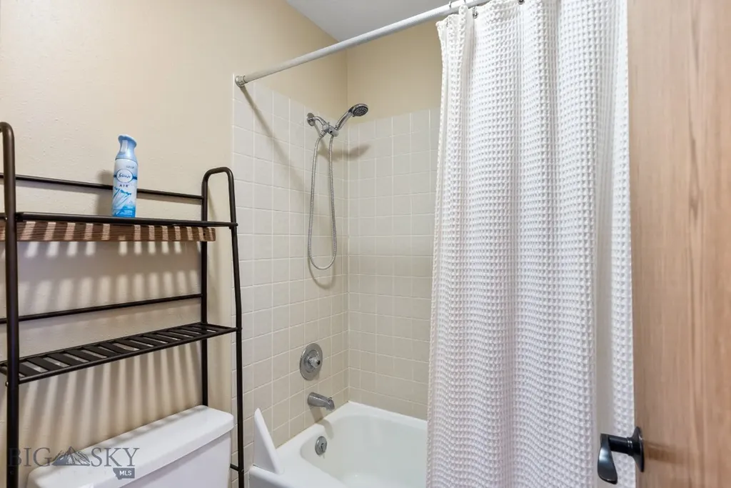 75 Rose Hip Circle Big Sky MT 59716