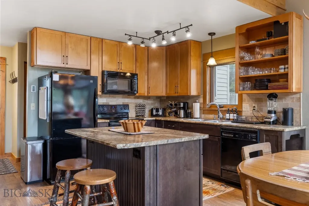 75 Rose Hip Circle Big Sky MT 59716