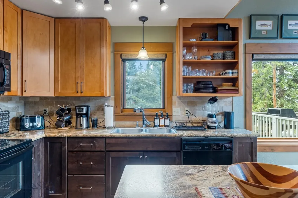75 Rose Hip Circle Big Sky MT 59716