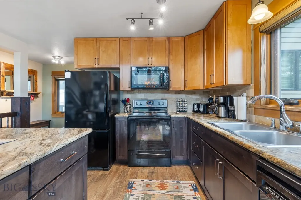 75 Rose Hip Circle Big Sky MT 59716