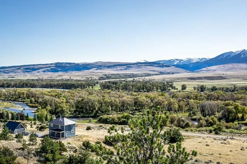 275 Convict Grade Road Livingston MT 59047