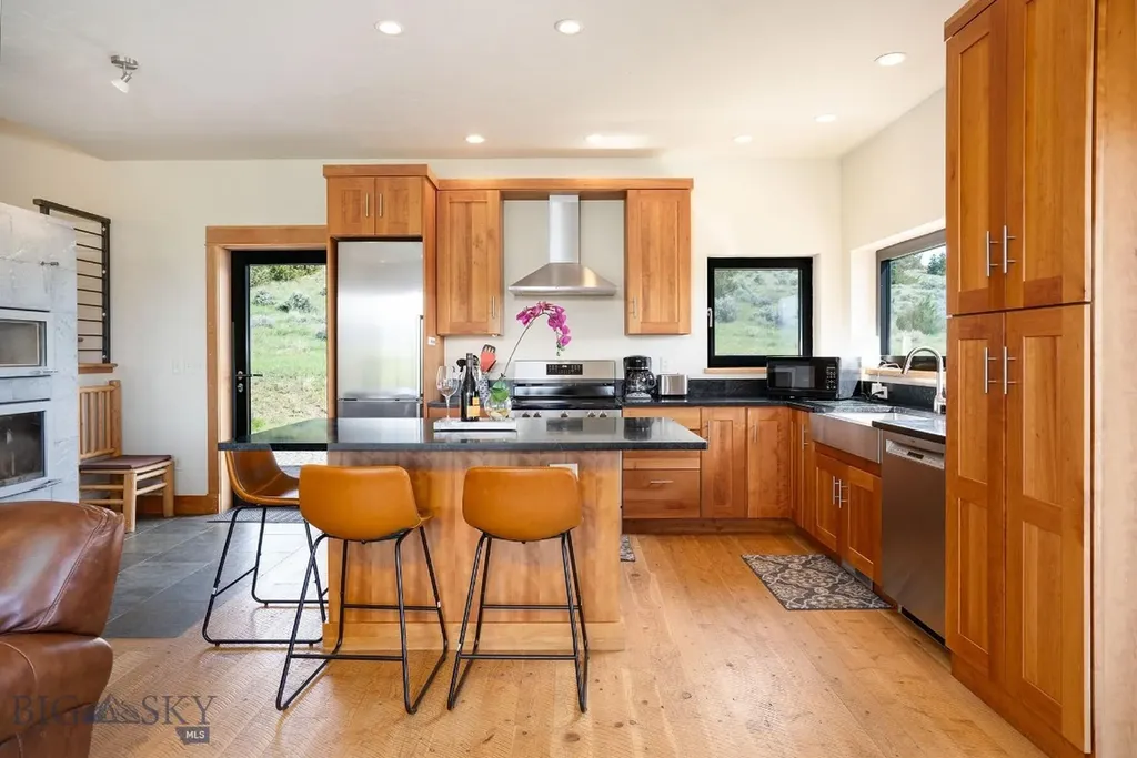 275 Convict Grade Road Livingston MT 59047