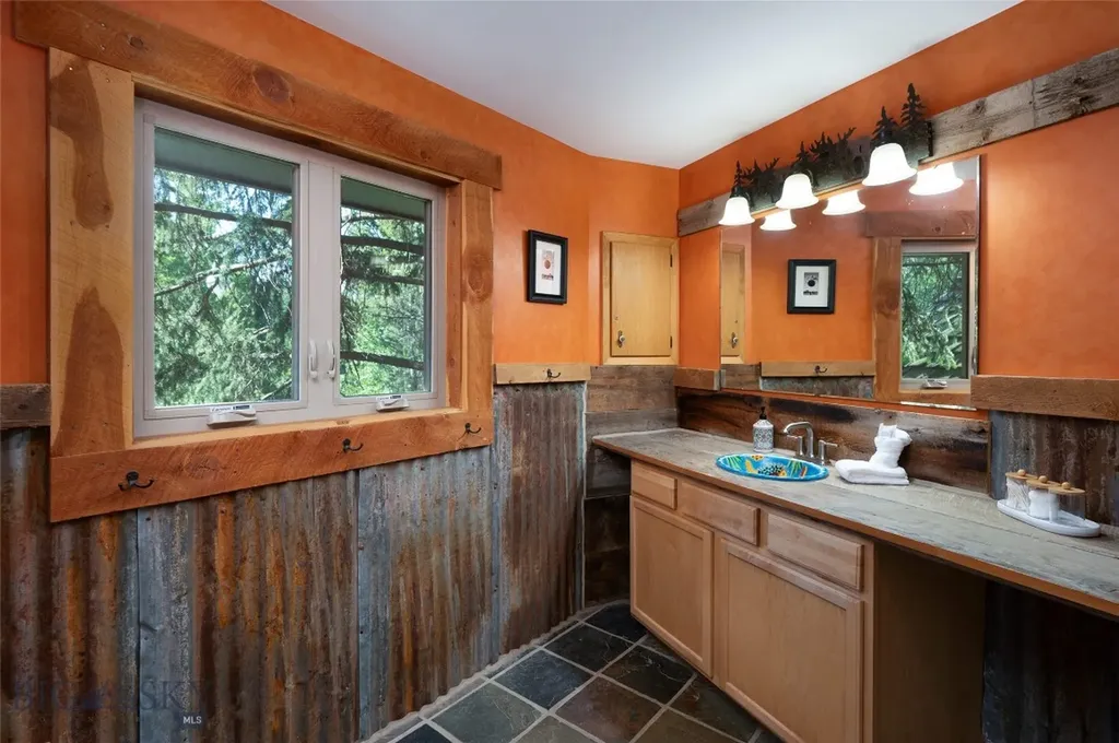 495 Jardine Road Gardiner MT 59030
