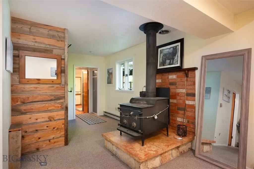 495 Jardine Road Gardiner MT 59030