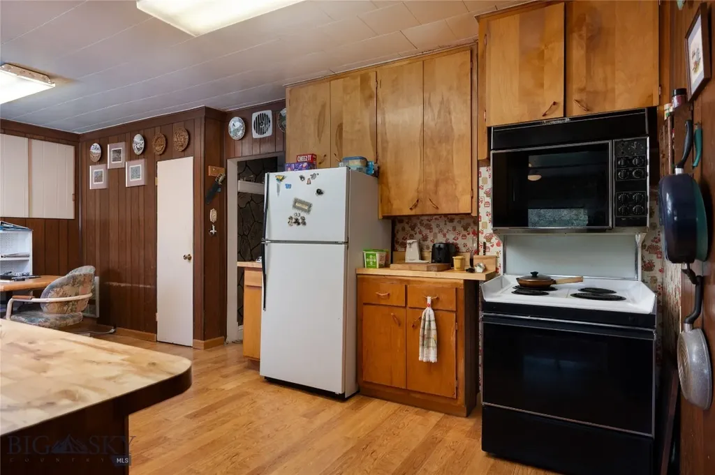 209 E Idaho Street Virginia City MT 59755