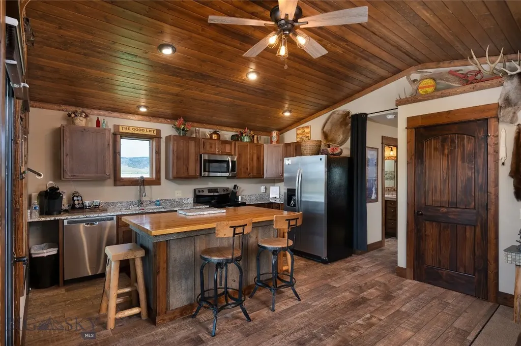 5469 Us Highway 287 Ennis MT 59740