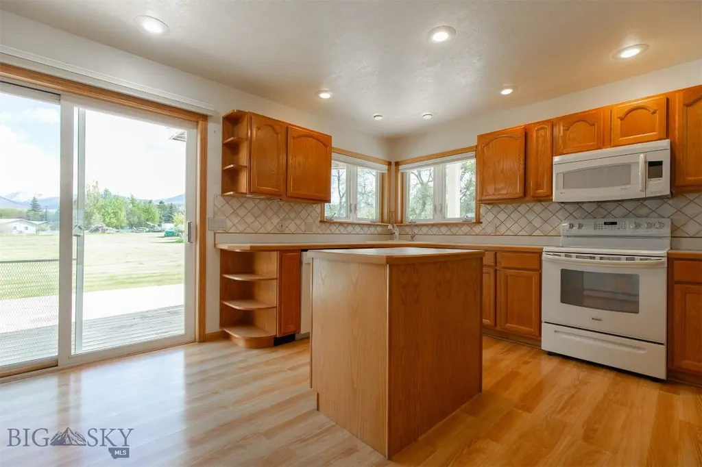 507 E Poppleton Sheridan MT 59749