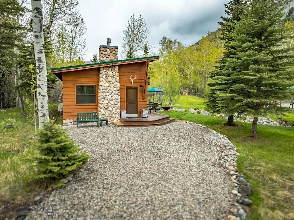 23 And 24 Moose Haven Loop Mcleod MT 59052