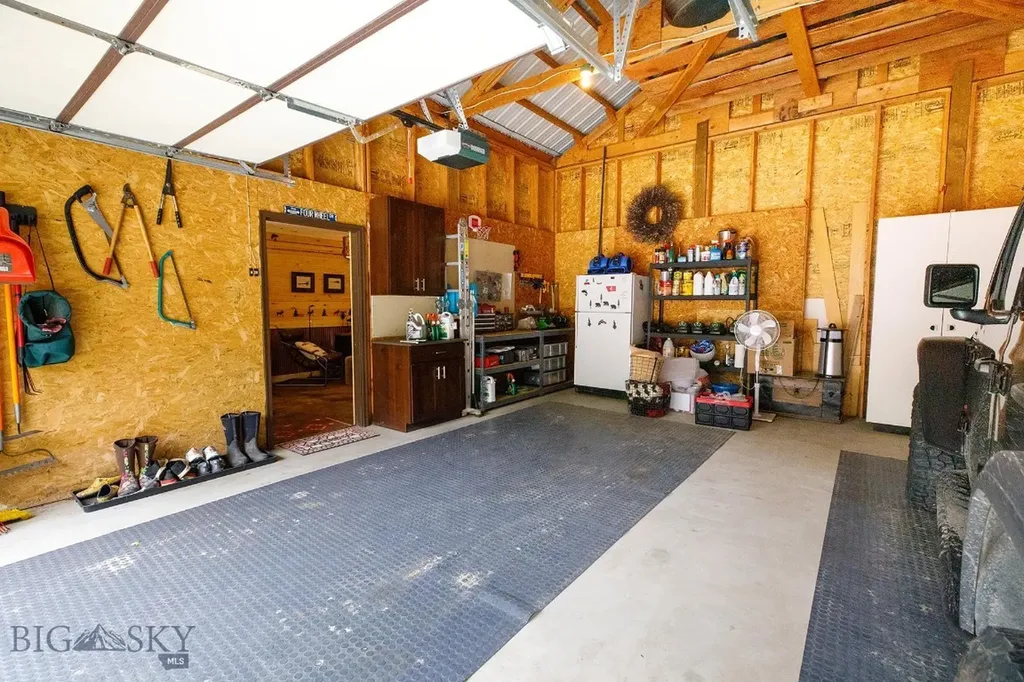 23 And 24 Moose Haven Loop Mcleod MT 59052