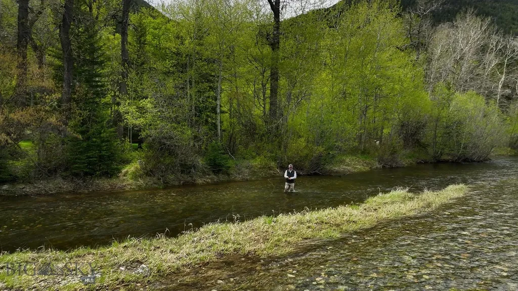 23 And 24 Moose Haven Loop Mcleod MT 59052