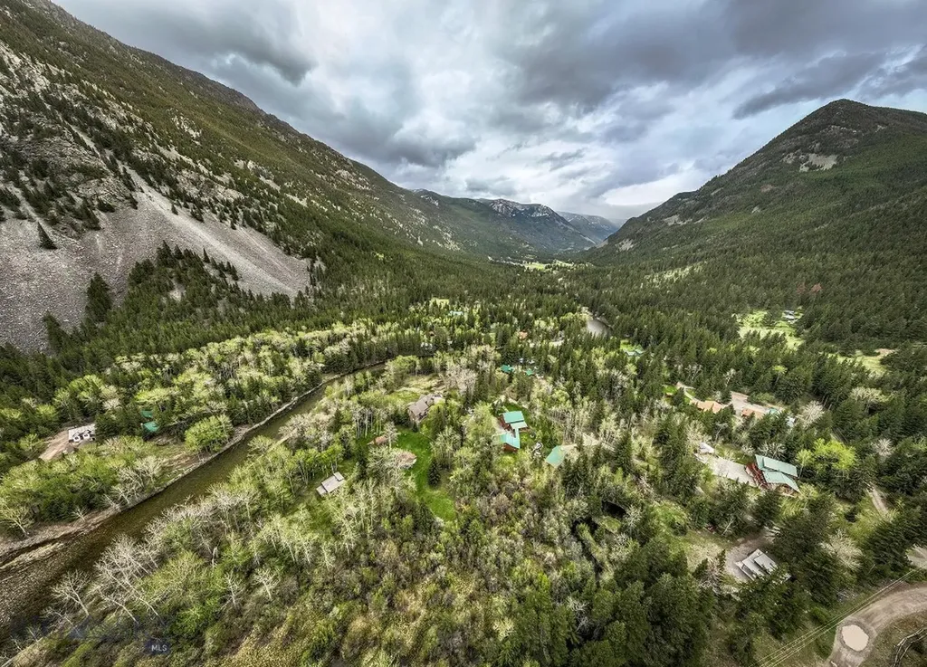 23 And 24 Moose Haven Loop Mcleod MT 59052
