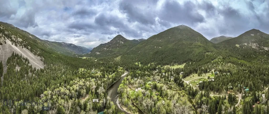 23 And 24 Moose Haven Loop Mcleod MT 59052