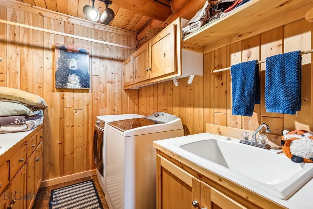 238 Great Gray Hollow Gallatin Gateway MT 59730