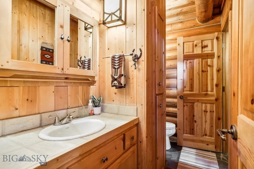 238 Great Gray Hollow Gallatin Gateway MT 59730