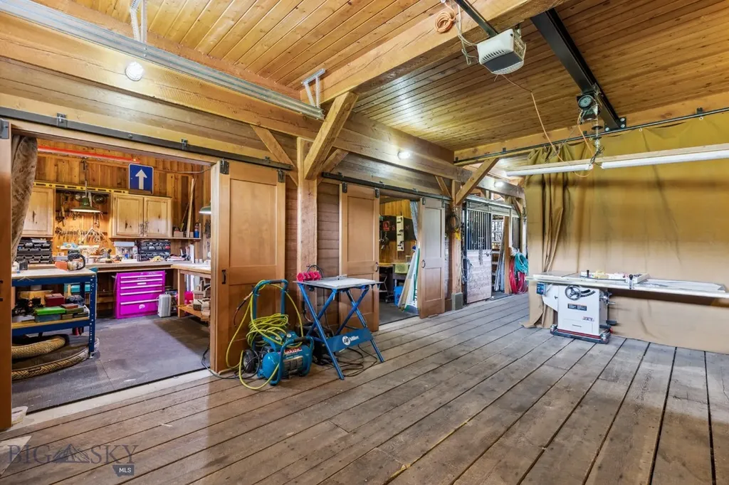 238 Great Gray Hollow Gallatin Gateway MT 59730